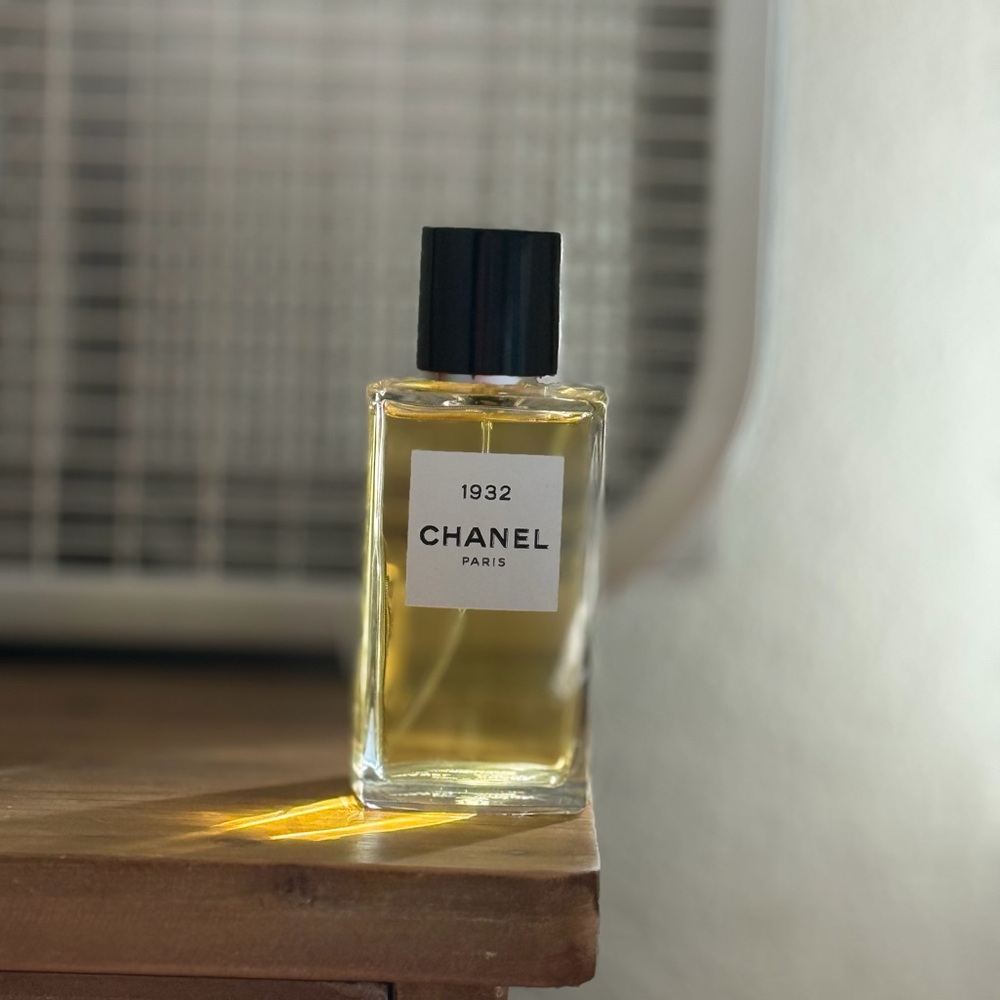 CHANEL 1932 Fragrance with Black Cap and Golden Hue